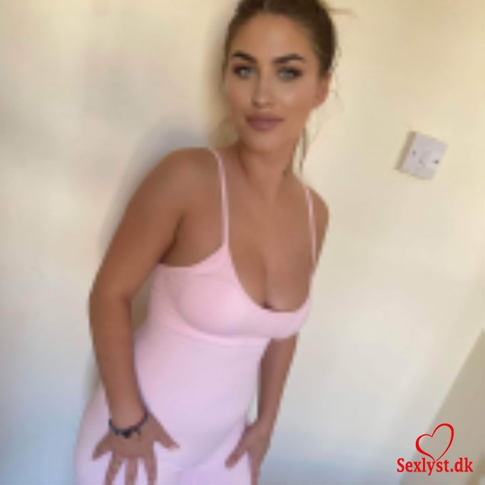 
					HiI?m Samira 100% real pictures and it is my first time in Copenhagen. I am a beautiful girl with a natural body. Always happy and always naughty. I have a very discreet place in a new apartment in Sydhavn (Kbenhavn SV)Incall and Outcall is possible.I am 176 cm tall and 60kg. I have a natural body.It will be a pleasure to see you and i will offer my best services that will fulfill your fantasies into reality! You can live out all your desires with me. I\'m an opened minded party girl (I party like a man and fuck like a pornstar) So if you can handle me, I\'m waiting for you to try me! I can also be your girlfriend and do sensual times with you.I like what I do and if you treat me good i will do anything to make it a good time for you.Extra Services.Payment:CashRevolutMobilpay 
				