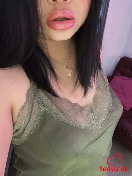 
					### Hi welcome to my profile ###My name is Linda  girl  with tattoos  from Thailand Girl , 32 year old tall 156 cm 60 kg, with Natural breast ,big lips , short dark hair and wet and horny  pussy, come  fuck with me. My picture it real 100%. Am can\'t wait to see you. I have a nice shower and clean towels at my place you can shower before and after.I Offer your highness and clean traditional in my private apartment in Fredriksberg, Copenhagen. ## Only Scandinavian and foreigner ####### Payment accept only cash #####  Linda service available from kl 09-02. *** 30 min 600 ***Best relaxing Thai, oil , aroma Massage with HJ.*** 30 min 900 ***cocktailwith erotic relaxing b2b massage withtantra massage, soft-Kissing,69 hot sex and dildo for you.*** 45 min 1200 ***Cocktail with erotic relaxing b2b Oil , Thai Massage, tantra Massage ,69, soft-Kissing, blow with out,  hot sex and  dildo for you.*** 60 min full service 1500 ***Cocktail with , mix Thai, oil , erotic relaxing B2B Massage, soft-kissing, 69, blow with out condom, hot sex.and dildo for you.*****Hot Extra service *****Dominant ( For you ) extra  300 krGolden shower ( For you) extra 300 krDirty talk extra 200Fisting for you ( For you ) extra 500 krCim( cum in mouth) extra 500#### Noanalsex#### No sex with out condom#### No answer private number 
				