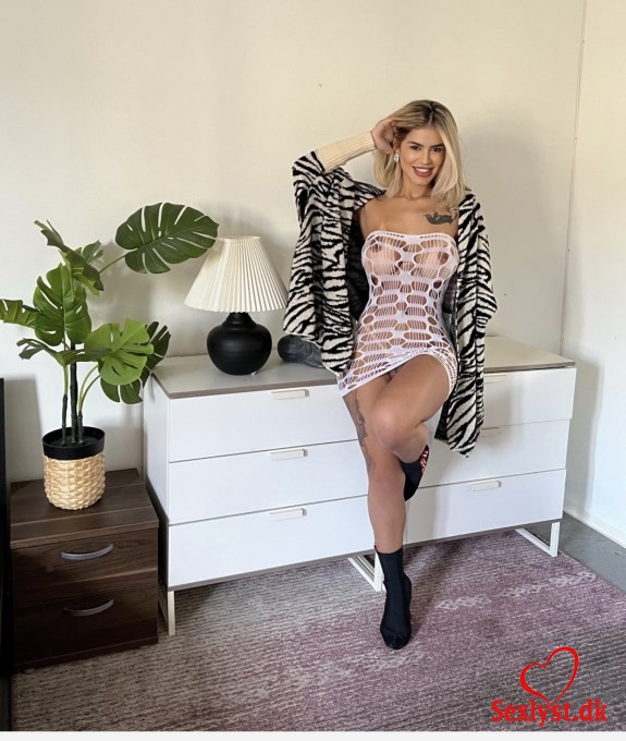 
					Welcome to my profile and thank you!I live in one apartament very nice, clean and big place for a lot of things to doing! Parking free and shower also! I am a with a delicious body, perfect curves with big breasts.  I like to give wet kisses, skin to skin, lover and girlfriend.  I love that they suck my pussy so I can enjoy it very tasty.  Be kind and gentlemanly with me and I\'ll give you the best sex.  Affectionate in the right I DO NOT GIVE DISCOUNTS!I DONT OFFER COME IN MOUTH OR MY FACE, DO NOT INSIST!I DONT DO ANAL !IF YOU ASK FOR SEX WITH OUT CONDOM!I WILL BLOCK YOU !  
				