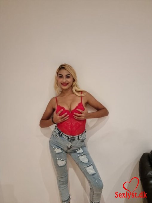 
					My dear gentlemen, My name is Maria and I am a high-class escort companion with great education, good taste and a pleasant personality. If you are looking for a slim, busty, blonde escort why providing a reall Girlfriend Experience (GFE). then look no further and book a date with me! I am really adventurous when it comes to new intimate sensations and erotic experiance , so feel free to tell me all about your desires, expectations and fantasies and I?ll make sure you?ll get to turn them into reality in my company.PRISLISTE
				