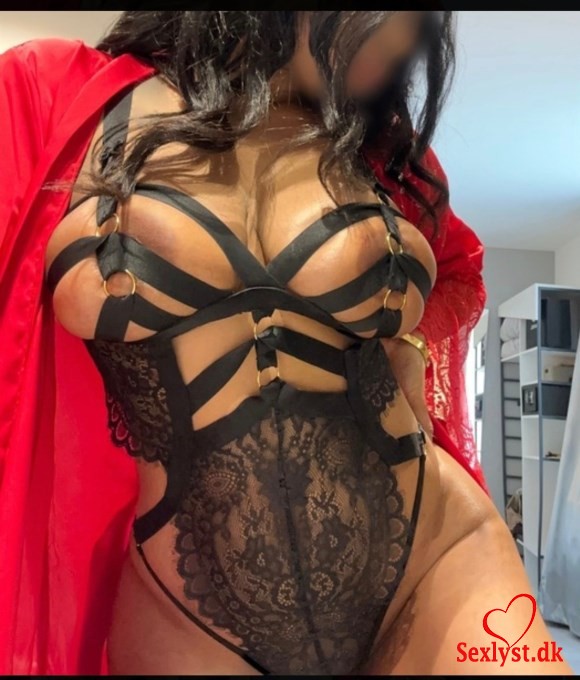 
					Latina girl...PANAMA...BIG BREASTS... 39 years old...I OFFER EXCELLENT SERVICES, PROSTATE MASSAGE, 69, BLOUJOB, AND MORE...
				