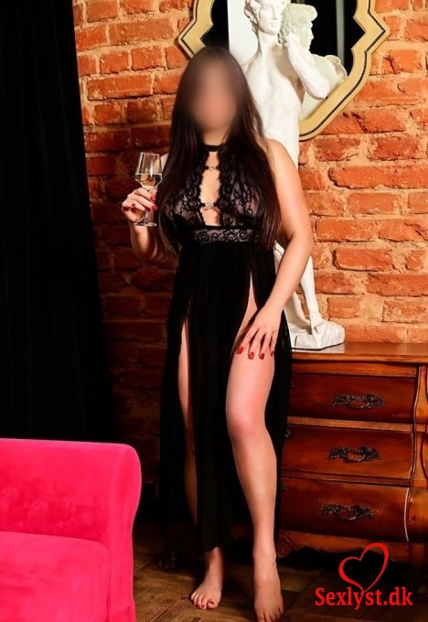 
					Hello Guys :) My name is Lauren. I am an attractive and positive girl. I love my body, firm breasts (170cm/67 kg and 90/D) I am open to new acquaintances and experiences, I love giving and receiving pleasureI invite you to an unforgettable time that we will spend together and derive mutual pleasure. I love touch, tenderness, passion, but if you want stronger experiences, I am also open to suggestions... I prefer GFE but I also like to be naughty. This combination is an explosion :)??If you call me and I don\'t answer, leave a message and I will definitely answer??My photos are 100% real and current!??I am waiting for you in my PRIVATE apartmentSEX ONLY WITH A CONDOM POSSIBLE!!!Regards and kisses Lauren 
				