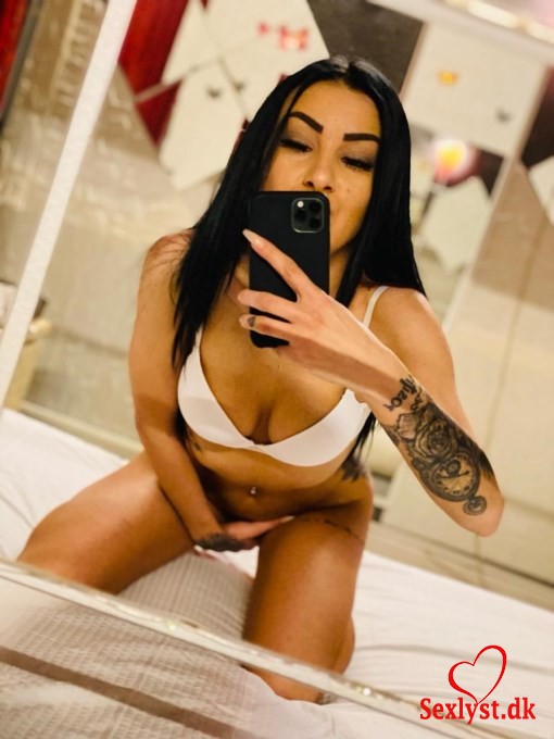 
					**Hello, I\'m Rebecca, a small and cute girl who is waiting for you in the private apartment for an unforgettable relaxation. **You will find me not only elegant and feminine, but also a girl with a very warm personality; incredibly friendly, confident and open minded and will put you at ease straight away.**KISS**
				