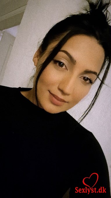
					Hej min kre ..er du en mand og vil have det godt og slappe af?  Tv ikke med at kontakte mig, jeg er her for dig.  Mit navn er sandra Jeg er helt anderledes end resten. Jeg er vanedannende, jeg ved, hvordan jeg udfrer mit arbejde meget godt, og du vil helt sikkert vende tilbage. Jeg er en sexet brunette ny i din by ... du er trt af haste-eskorte , jeg er det perfekte valg .. tv ikke med at ringe til mig.  Tiden er ikke et problem for mig, og billederne tilhrer mig.
				