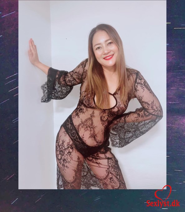
					Really good massage and relaxing offer in great premises here. I am a nice and cute Thai girl  that provides a really good service and profassinal massage so you get the best treatment. Welcome to a wonderful experience here with me.Please make an appiontment and come by........ONLY ACCCEPT CASH 
				