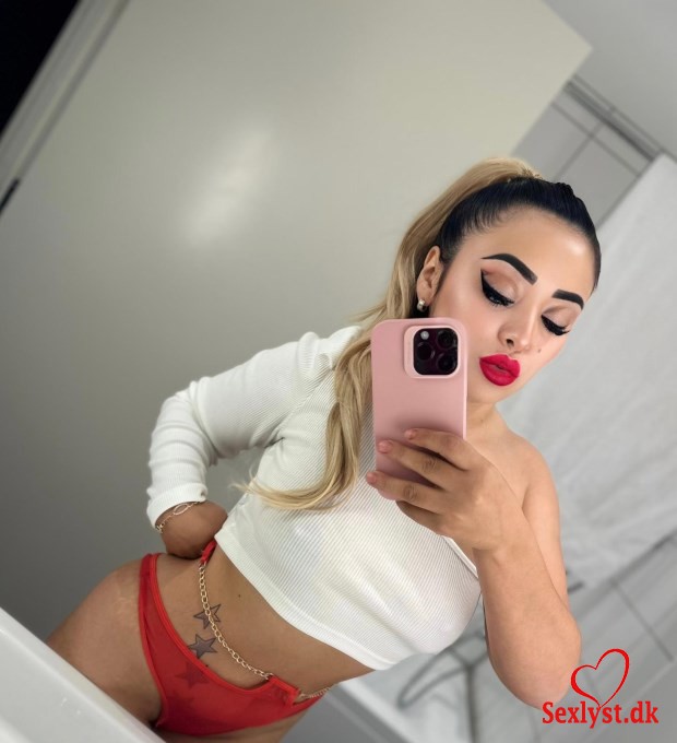 
					Hi Guys my name is Lory????.I\'m sweet, sensual, elegant, playful and very delicate.I will make you spend a very special time that will not forget so easily.I have hot body as you can see in my genuine pictures!Real and new pictures!!!!I guarantee that you won\'t be disappointed with service, and you\'ll come back to see me each time you fell horny or want to have a good time with me.Trust me!!!If you like me and want me to spend a very good time then please write or call me.See you;)Join me so we can have a totally enjoyable time as I love a great companion and being a great companion too.MY SERVICES INCLUDED:-SEX-SUPERFRENCH-69-KISS-MASSAGE-STRIPTEASE-ROLEPLAY-COB-FOOTFETISH-ASK 4EXTRAFeel free to call or write and tell me what you want.-DON?T EVEN ASK ME ABOUT SEX WITHOUT CONDOM!!!I hope you like and choise me? thank you for visiting my page!Hope to see you soon?PRISLISTE60 min1500kr +taxi Included in basic preisseKolding fredericia middelfart Nrre Aby Ejby  All Fyn odense Nyborg Vejle Horses Herning Viborg Silkeborg Branded Brrup. Vejen vojens Odense svendborg orbaek Bamming Billund Give Branded Snder OMMER ETC... ????????
				