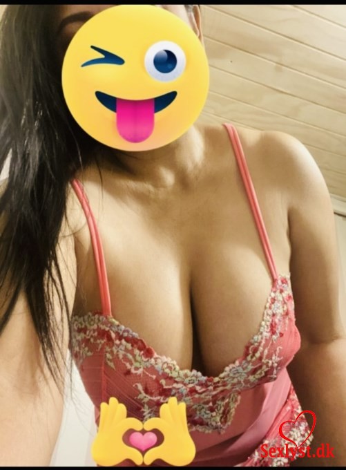 
					2 dejlige og smukke piger i Rdovre ( 91959993) PRIVAT *      Vi er 2 dejlige sde og smukke pige rigtig god til massage .      Vi er sde og smiler. Vi tale dansk.        ***  TILBUD NU..!! Mix massage god manager ,b2b,bj,hj .                                 30min kun 499 . Oh 2 pinger Kun  999.**full pakke 1t. Kun 850.30min kun 650.**                                             ***nyehed ***          ****Special mix pakke  med lejtj 1200/1t.,30min./799.         Edging massage  30min/600,1t./900..!!!*** OBS..!!!  Husk bestille tid i god tid tak ***Vi harThaimassage ,olie,B2B ,tranta,og full pakke.       *?***** postata & strap-on  45 min 800. *****Open tidMandag - tirsdag 09:00-24:00Onsdag                  09:00-24:00Torsdag                  09:00-24:00Fredag- lrdag     09:00-24:00Sndag                   09:00-24:00**Her kan du f bad og gratis p plads !!!Ring og bestille tid 91 59 99 93 ** betale med kontant / kort ..***
				